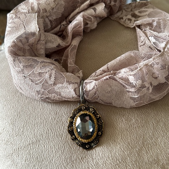 Scarf gem - Picture 2 of 3